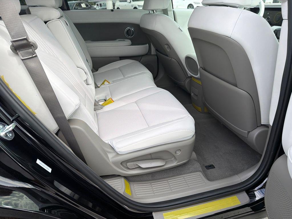 New 2026 Black Hyundai Blue SEL Premium 8P image 15