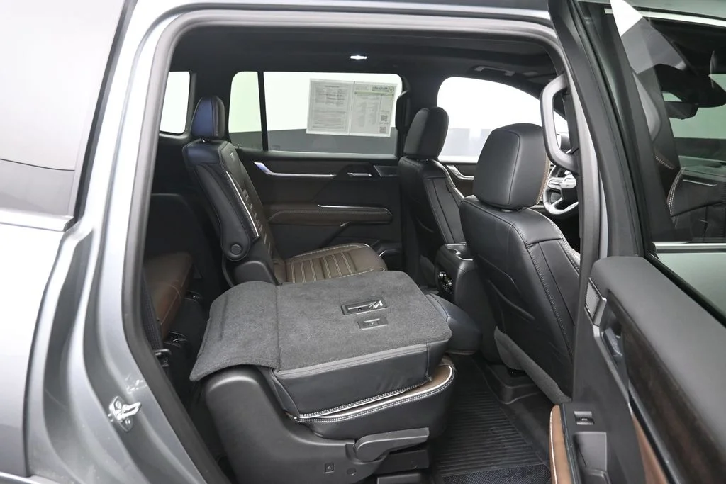 Used 2026 Silver GMC Denali Ultimate image 10
