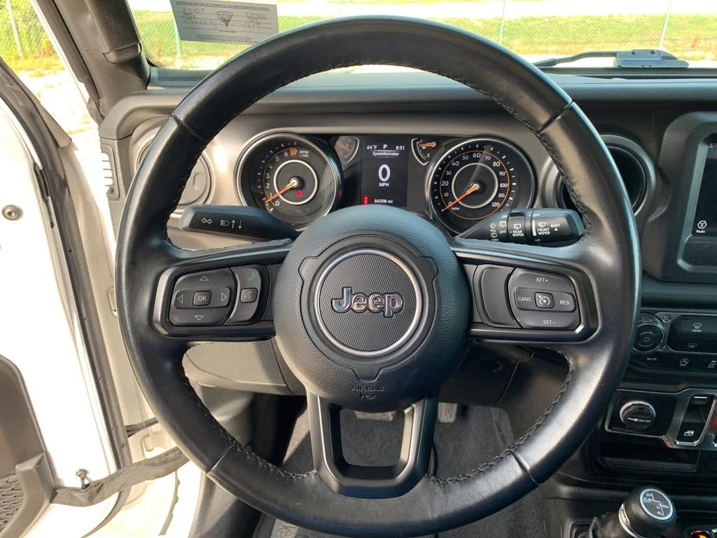 Used 2022 White Jeep Sport S image 28
