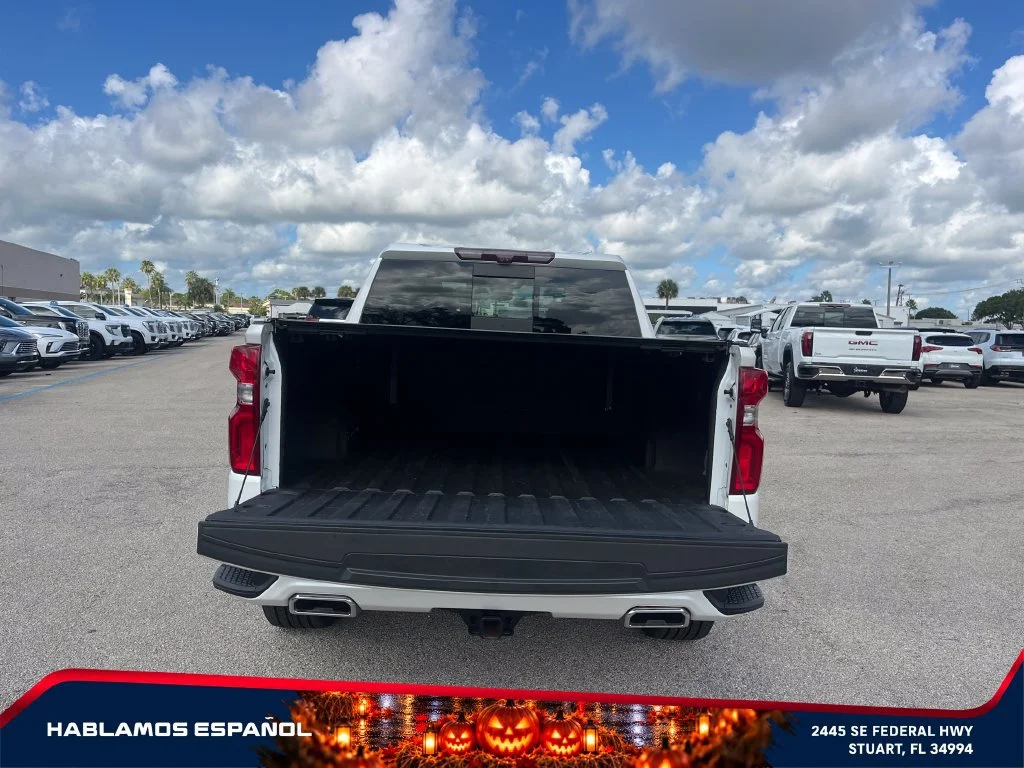 Used 2023 IRIDESCENT PEARL TRICOAT Chevrolet High Country image 16