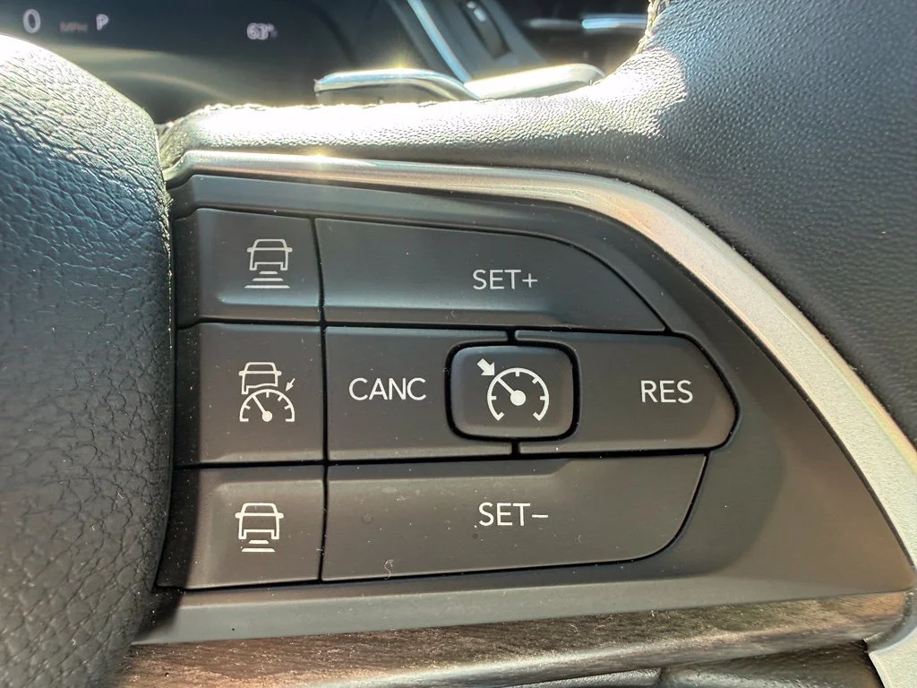 Used 2022 Gray Jeep Limited image 13