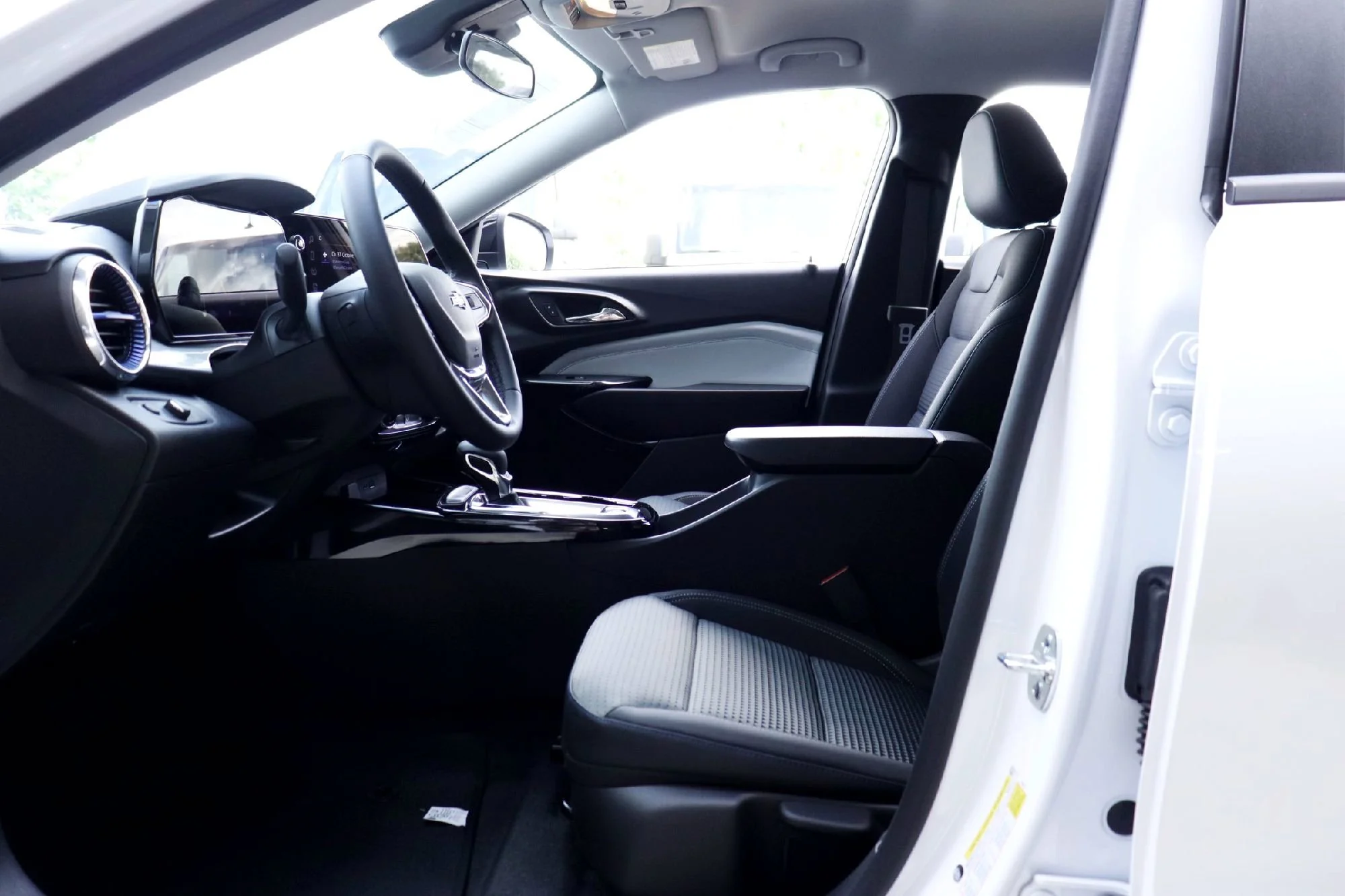New 2026 White Chevrolet LT image 7