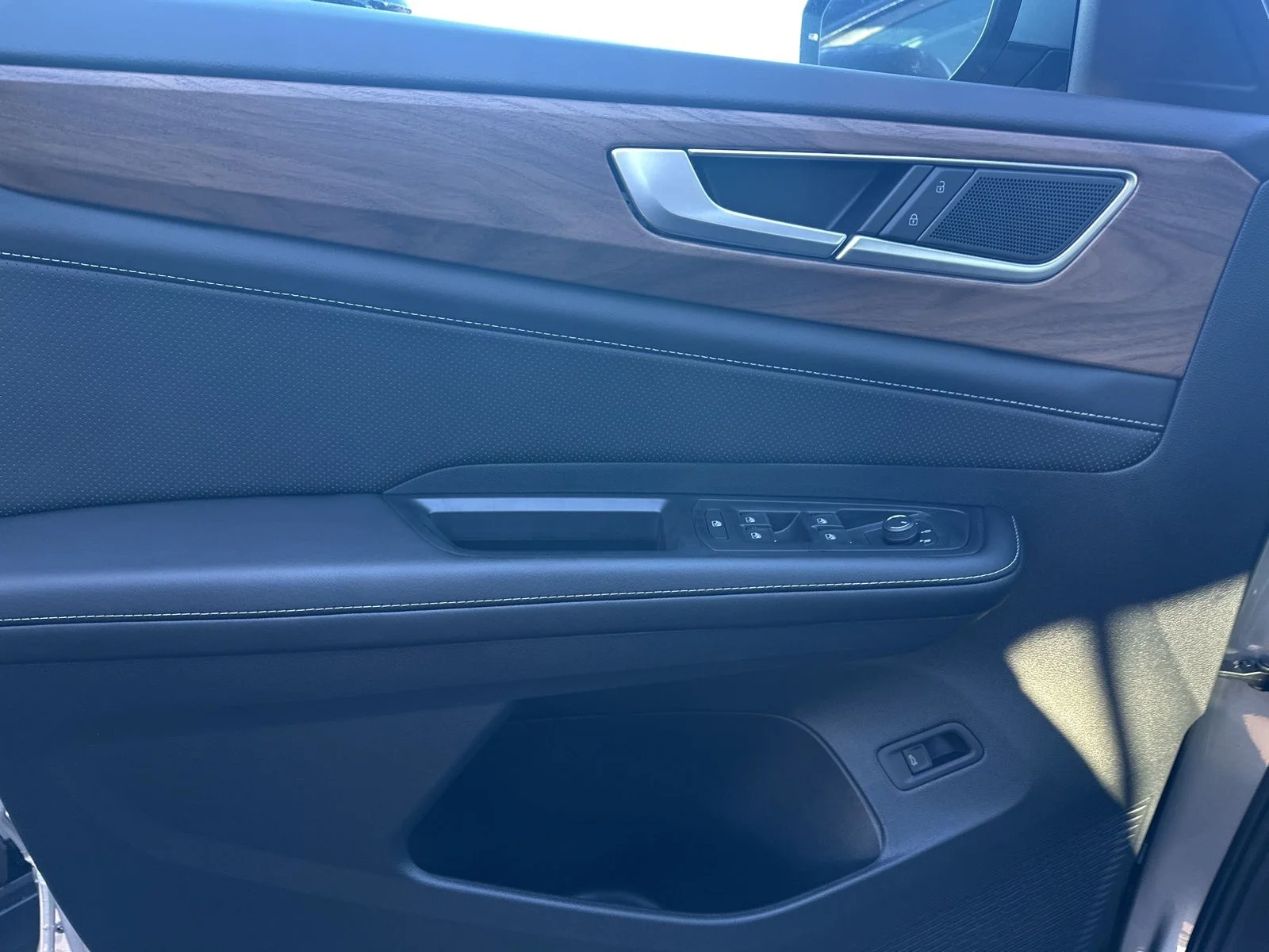 2026 Volkswagen Atlas SE w/Tech - Photo 11