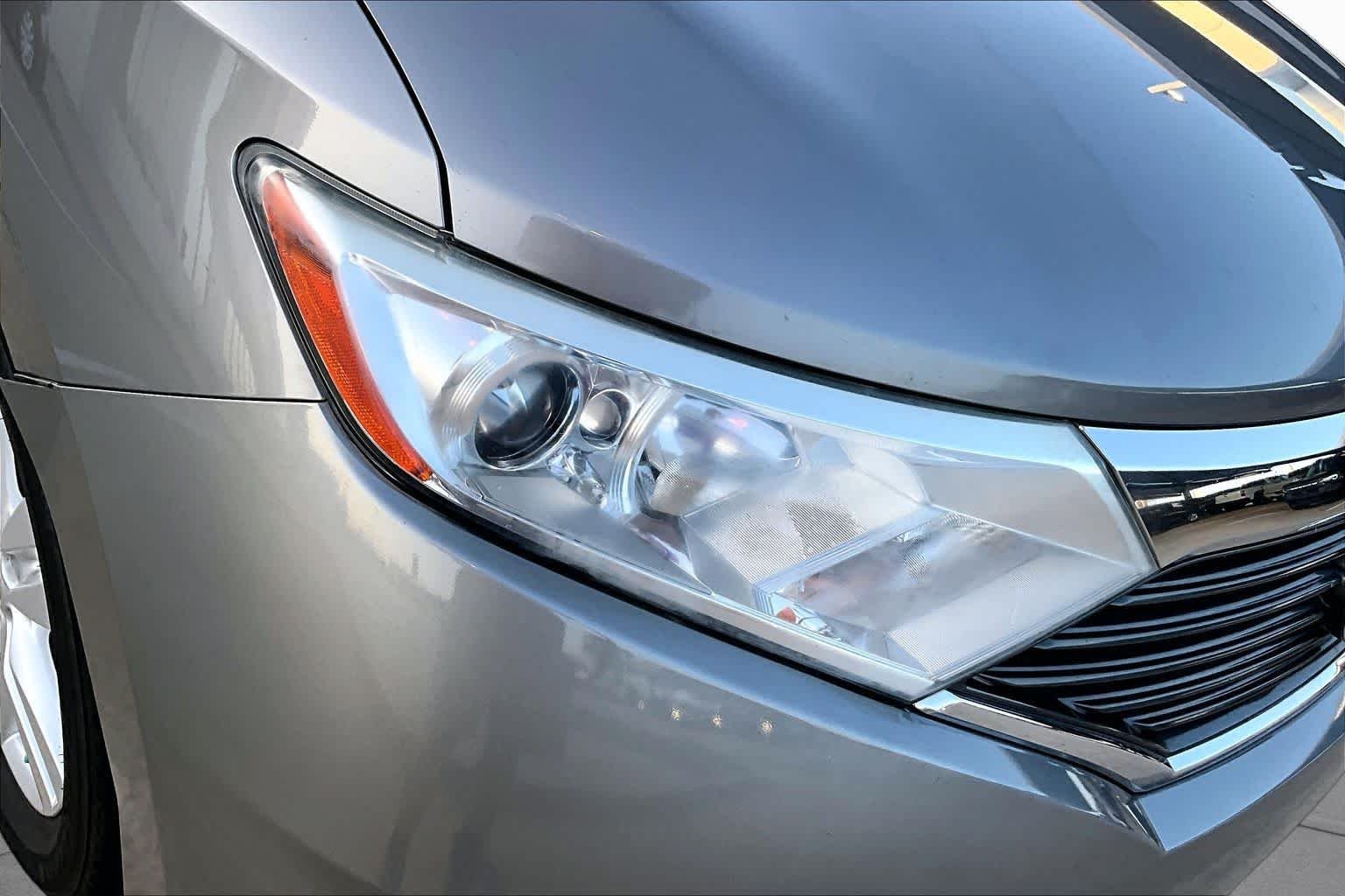 Used 2011 Platinum Graphite Nissan SL image 26