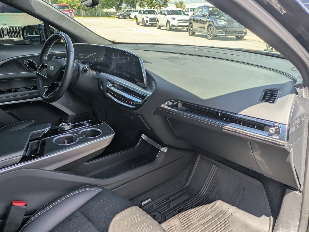 Used 2025 Black Cadillac Sport image 28