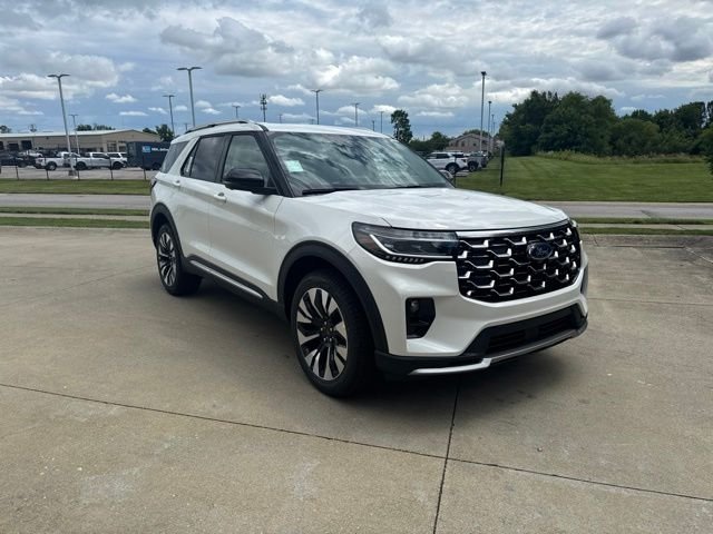 New 2026 Star White Metallic Tri-Coat Ford Platinum™ image 3