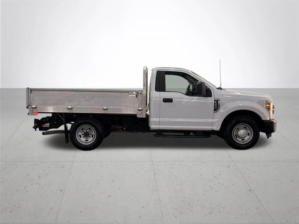 Used 2018 White Ford XL image 9