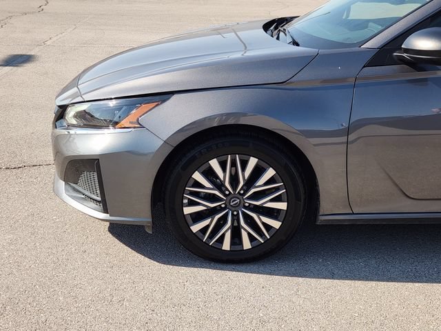 Used 2025 Gray Nissan SV image 8