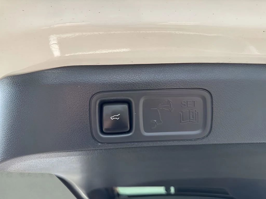 Used 2024  Ford Platinum image 32