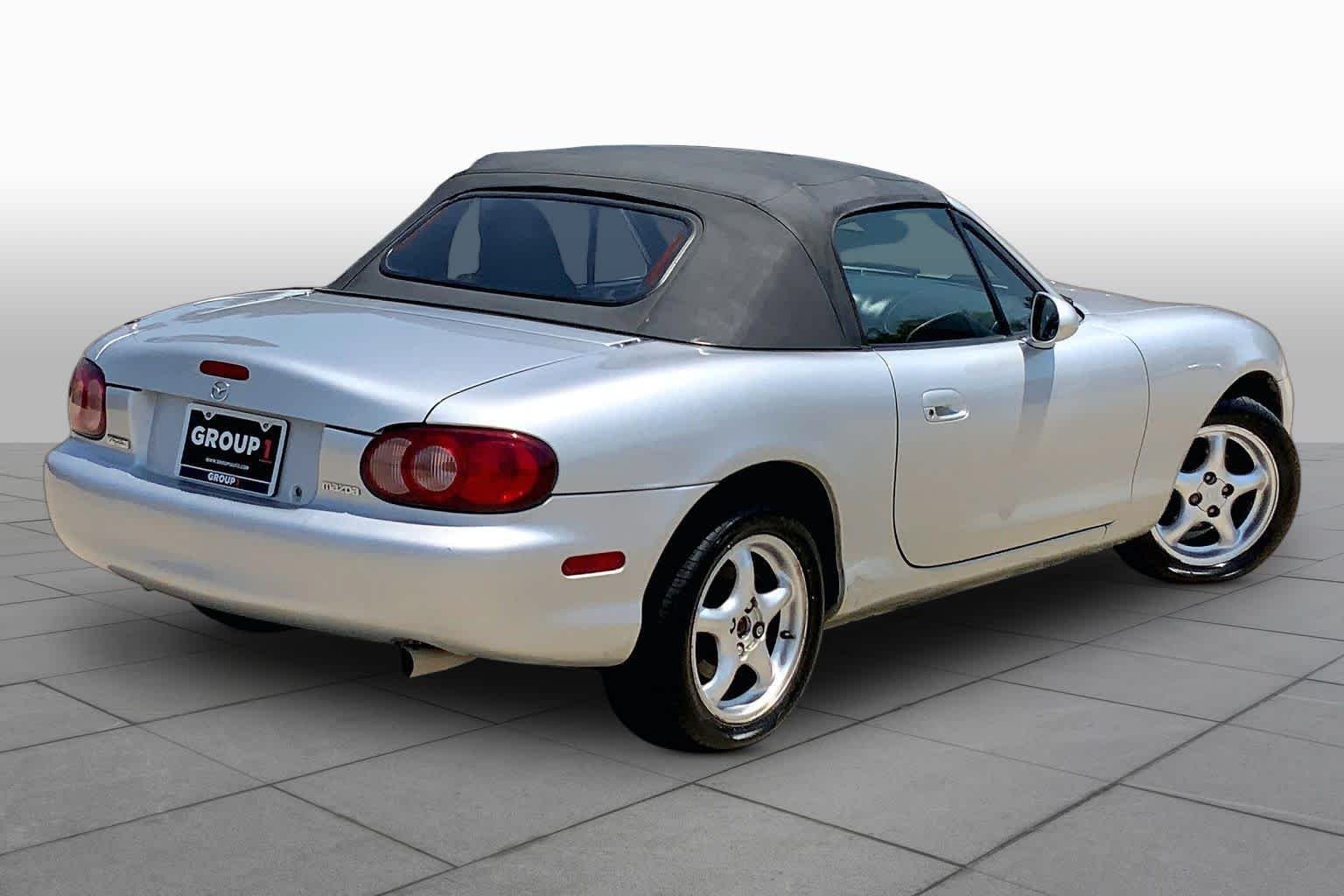 Used 2001 Sunlight Silver Metallic Mazda Base image 11