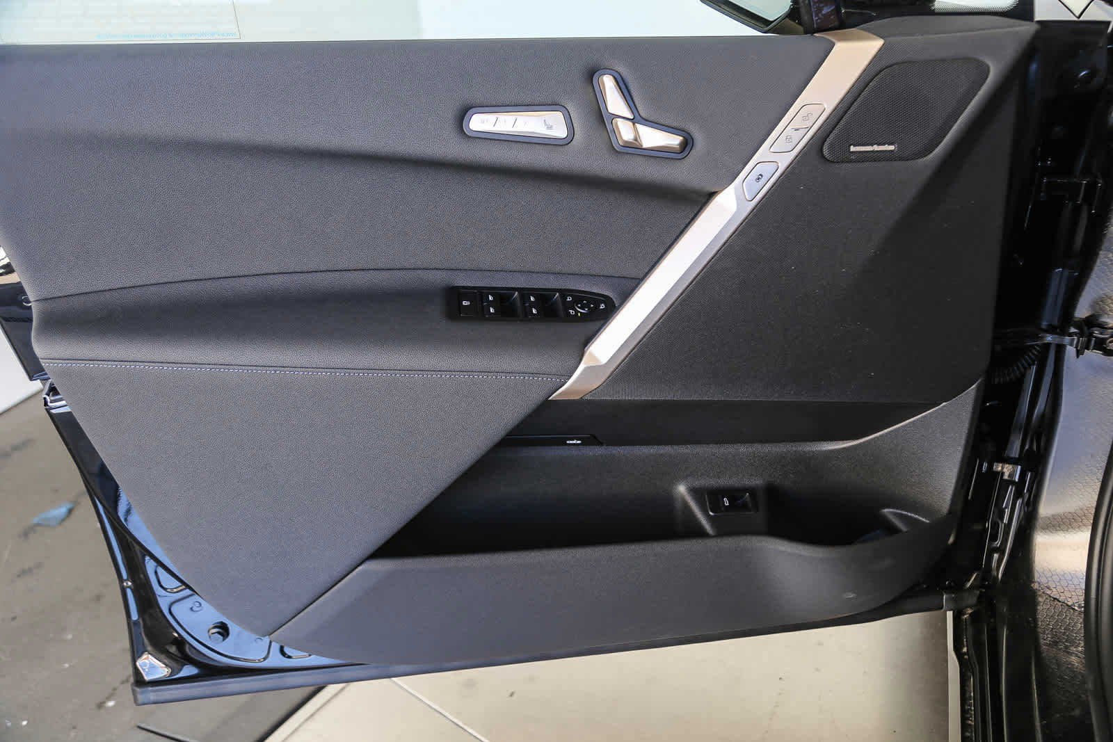 2025 BMW iX 50 - Photo 21