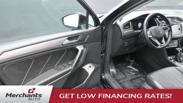 Used 2024 Black Volkswagen 2.0T SE image 19