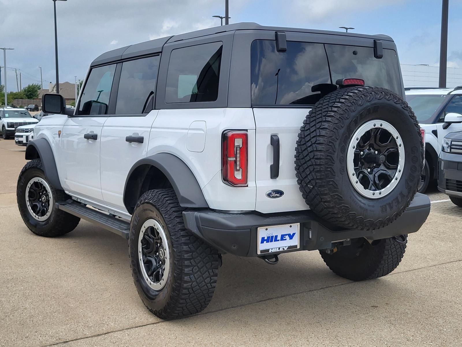 Used 2024 Oxford White Ford Badlands image 3