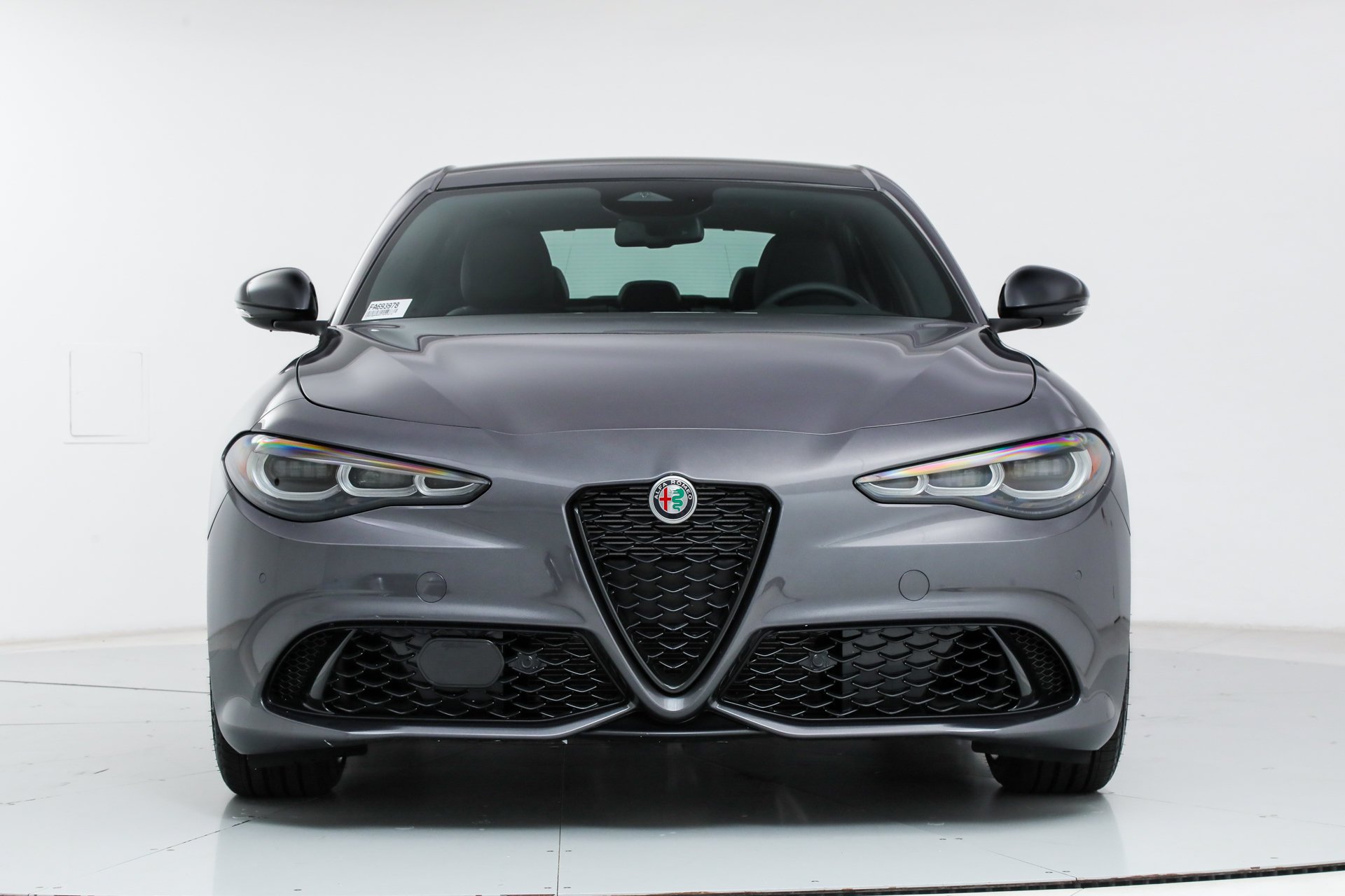 New 2025 Vesuvio Gray Metallic Exterior Paint Alfa Romeo  image 8