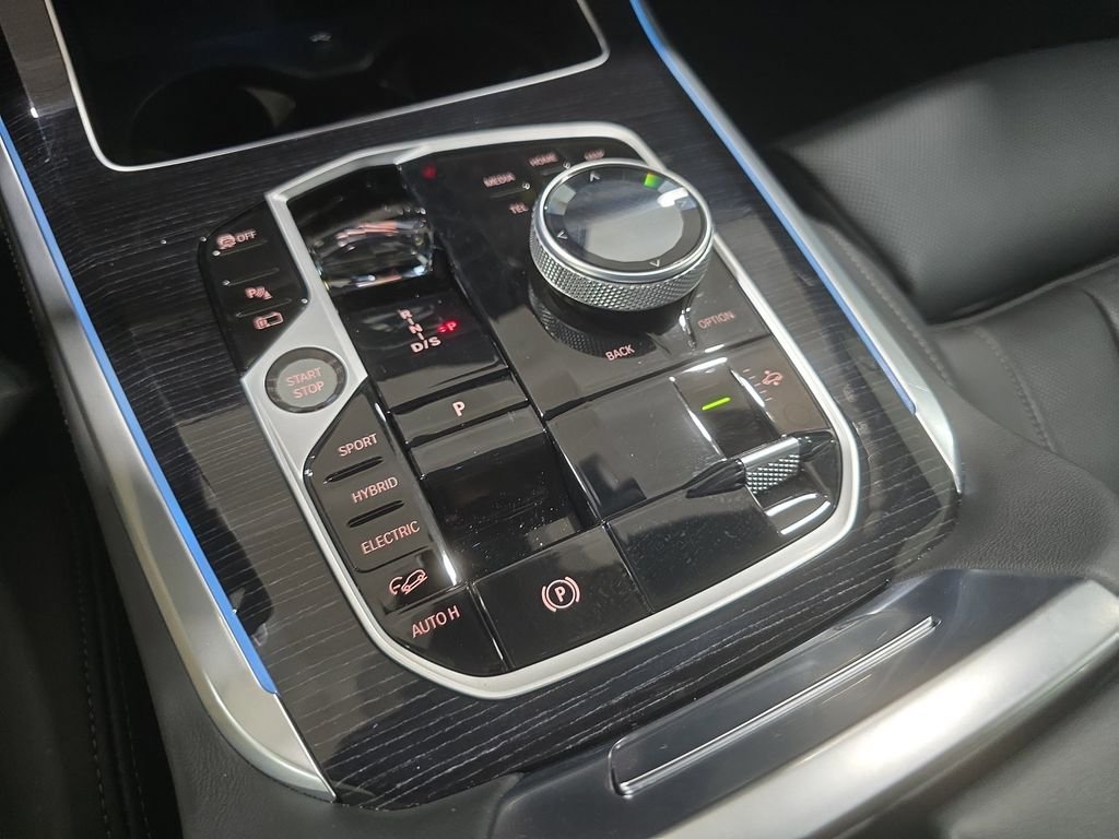 Used 2026 Alpine White BMW xDrive50e image 19