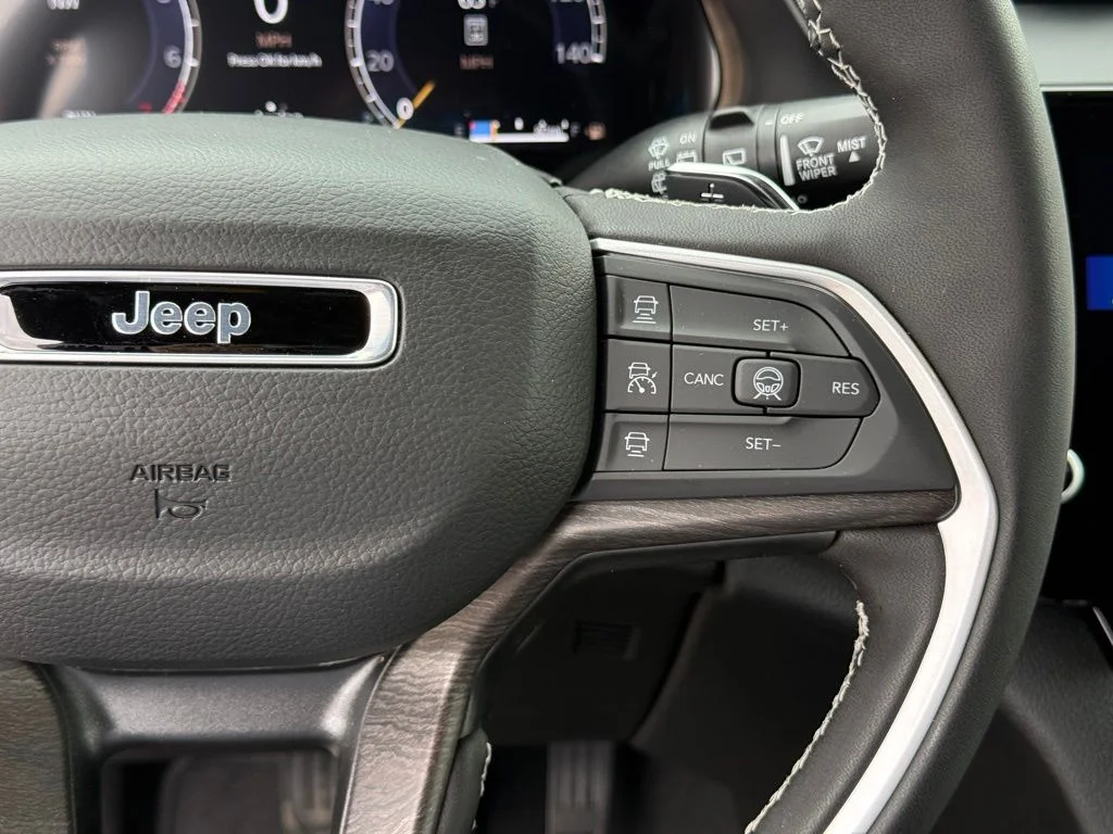 New 2026 Baltic Gray Metallic Clear-Coat Exterior Paint Jeep Laredo image 15