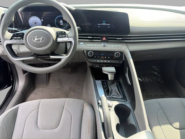2024 Hyundai Elantra SEL - Photo 16