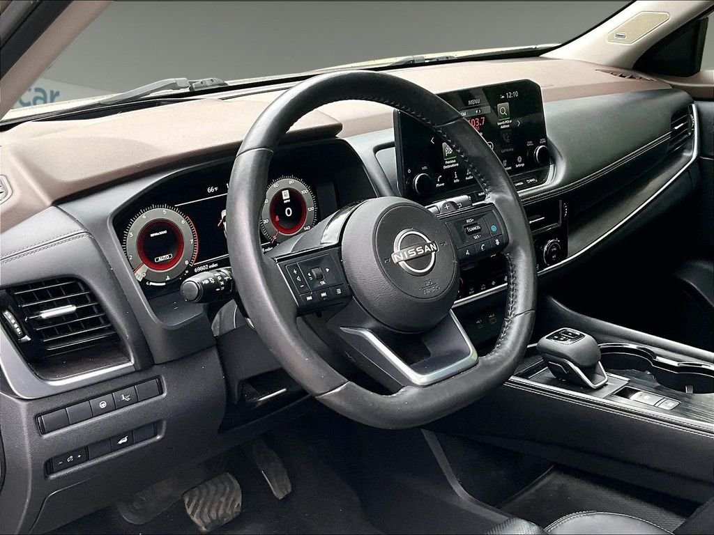 Used 2022 Gold Nissan Platinum image 12