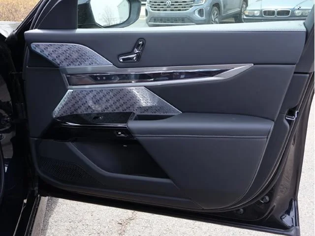 New 2026 Carbon Black Metallic BMW 760i xDrive image 33