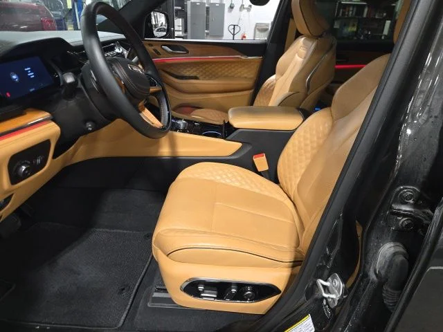 Used 2024 Gray Jeep Summit image 14