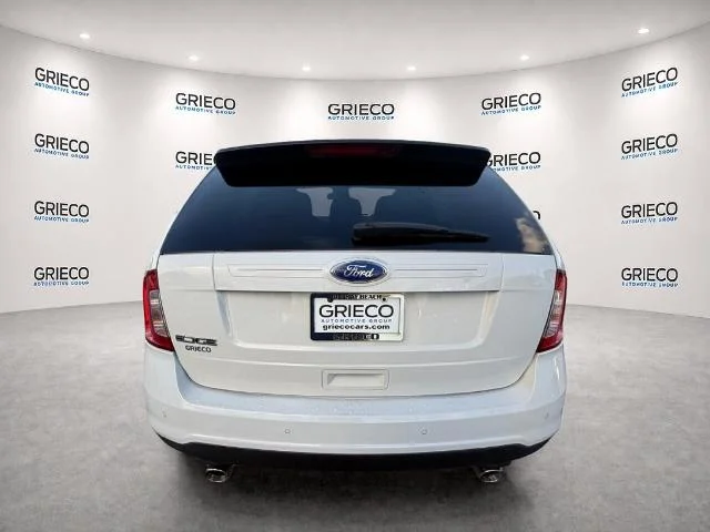 Used 2011 White Suede Ford SE image 29