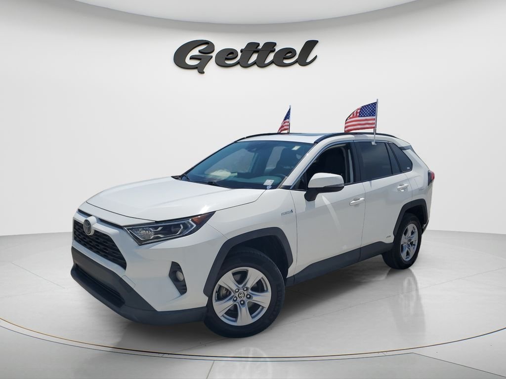 Used 2020 White Toyota XLE image 1