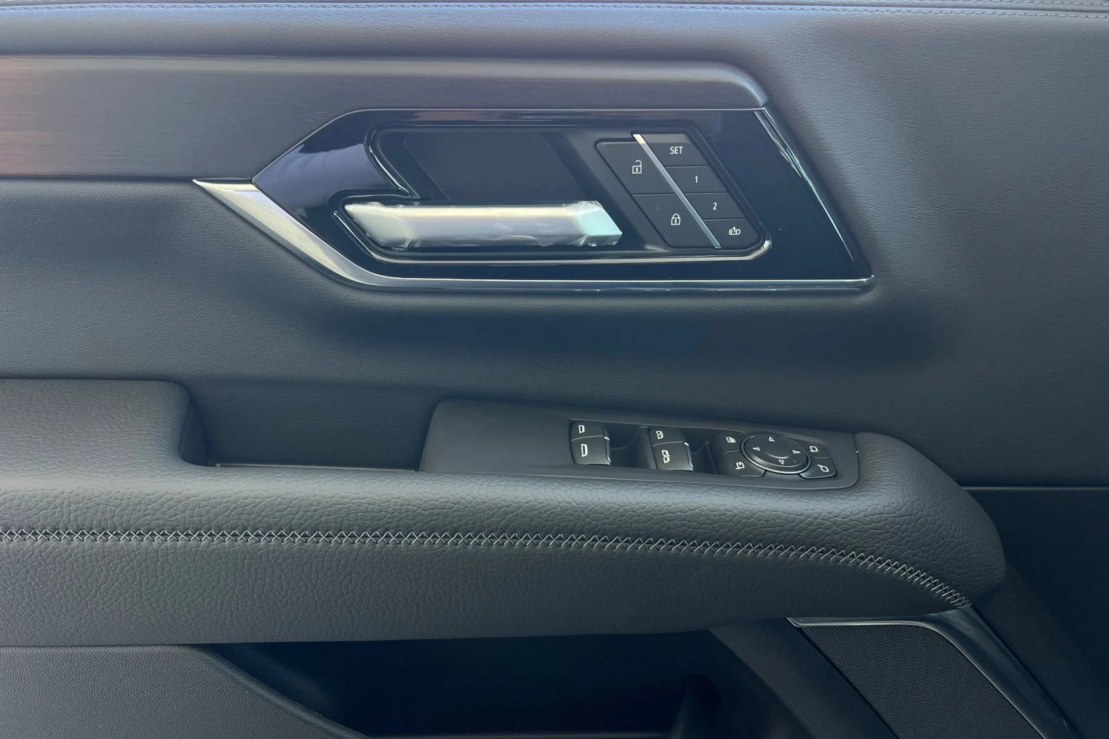 2026 GMC Yukon XL Denali - Photo 8