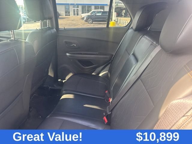 Used 2018 SILVER ICE METALLIC Chevrolet LT image 31