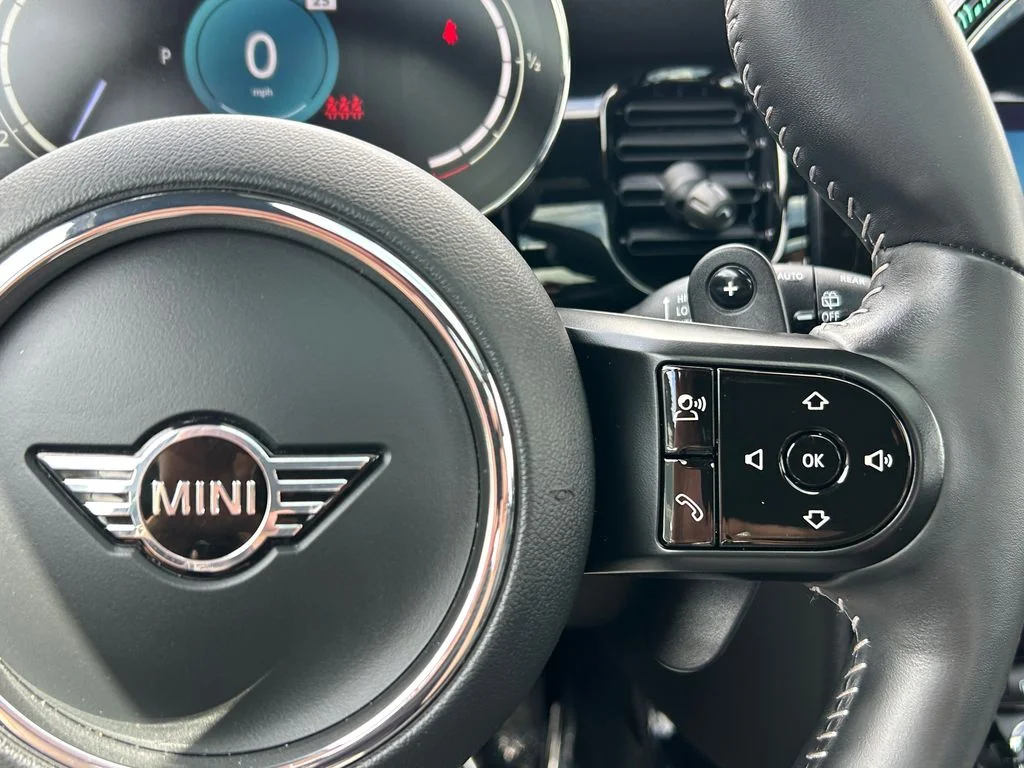 Used 2024 MINI Yours Enigmatic Black met MINI Iconic image 20