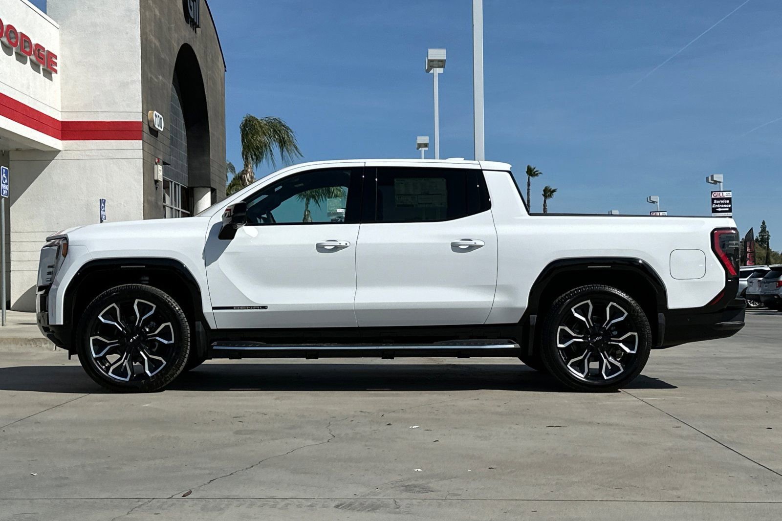 2025 GMC Sierra EV Denali - Photo 3