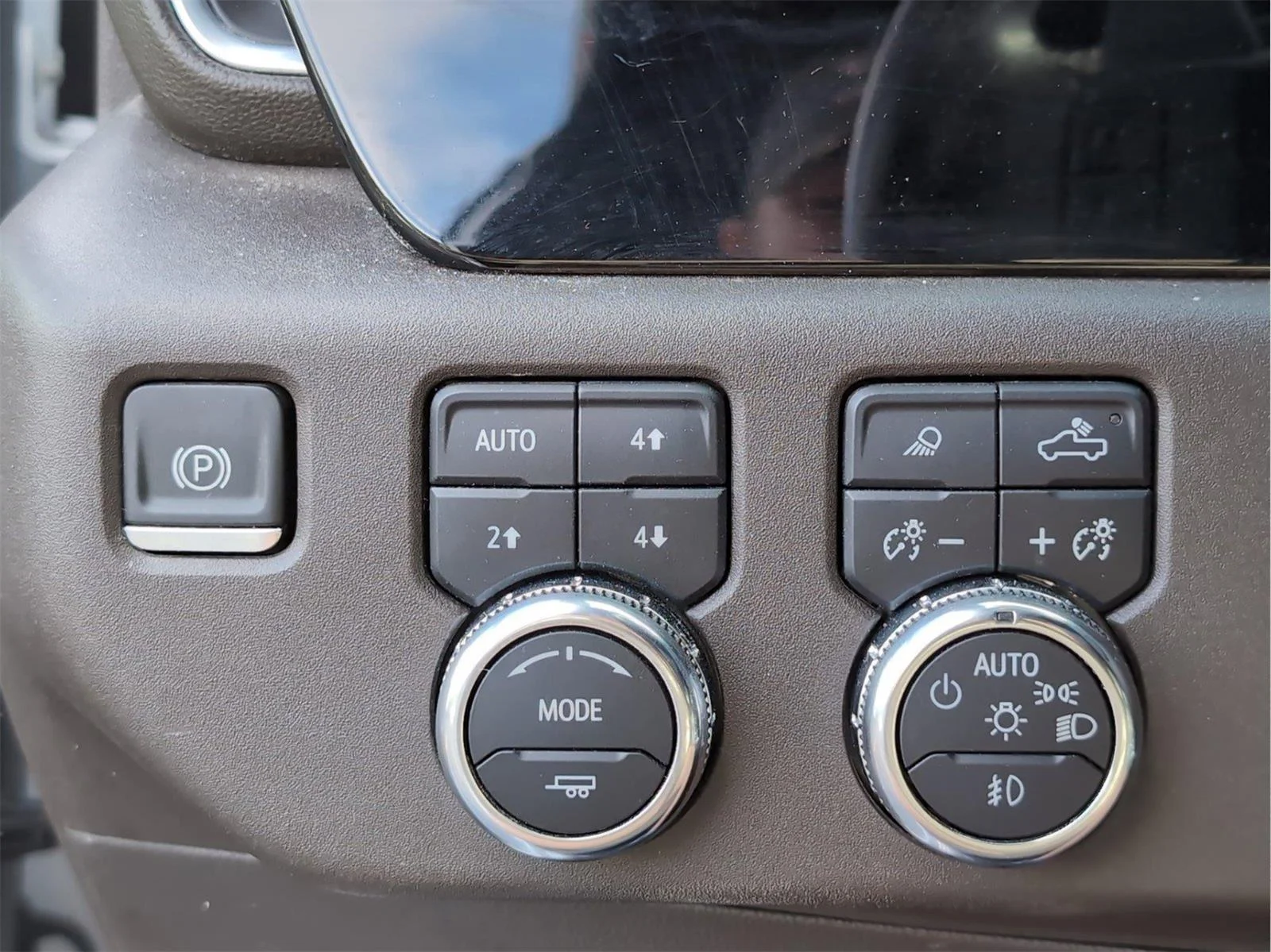 Used 2022 White Frost Tricoat GMC SLT image 29