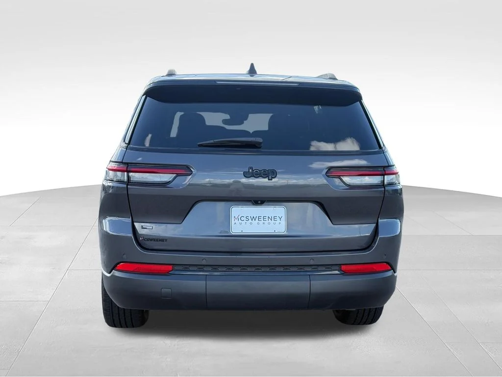 Used 2022 Gray Jeep Altitude image 26