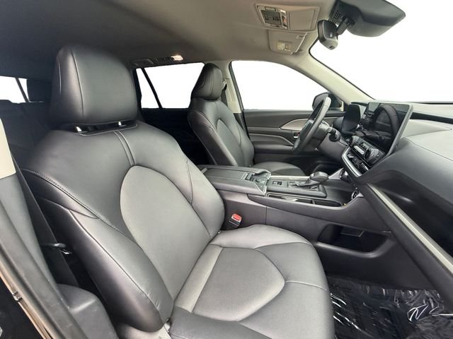 Used 2025 Black Toyota XLE image 16