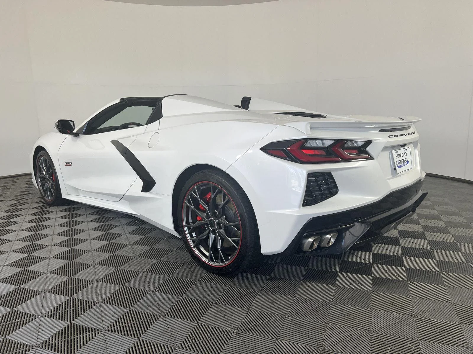 Used 2023 White Pearl Metallic Tricoat Chevrolet Stingray image 26