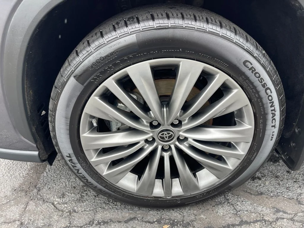 Used 2021 Gray Toyota Platinum image 25