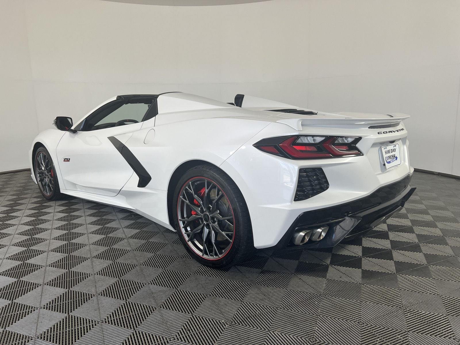 Used 2023 White Pearl Metallic Tricoat Chevrolet Stingray image 26