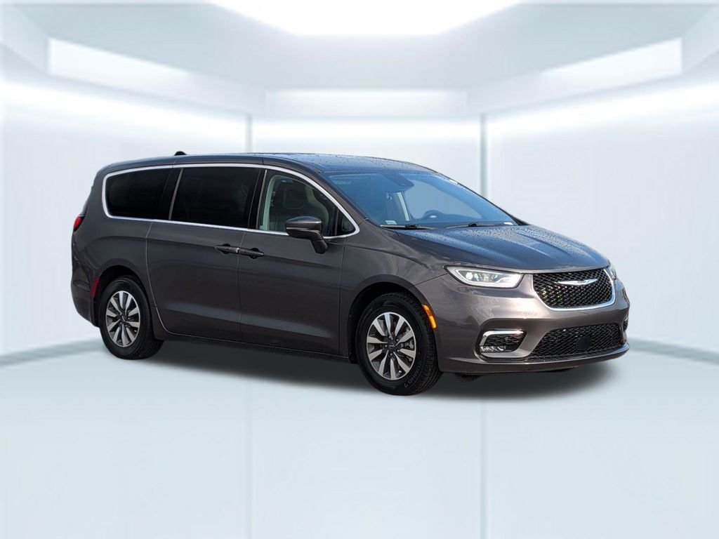 Used 2023 Gray Chrysler Touring L image 8