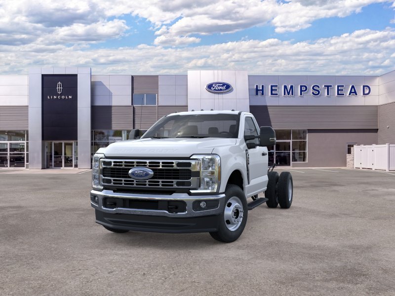 New 2025 Oxford White Ford F-350® XL image 2