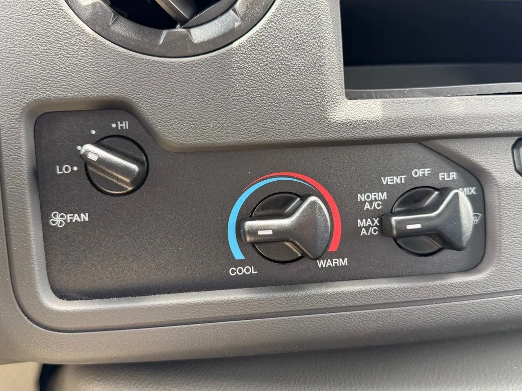 New 2026 Oxford White Ford E-350 SRW image 38