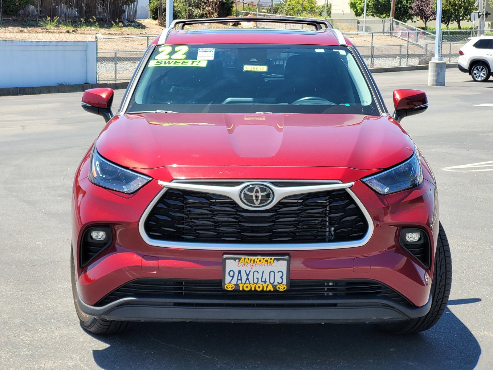 Used 2022  Toyota XLE image 2