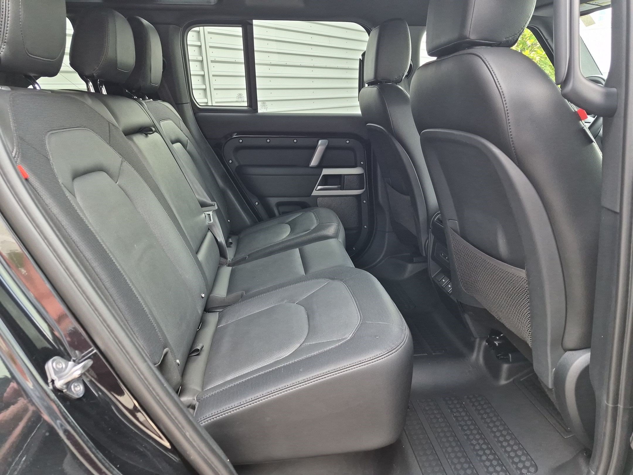 Used 2024 Black Land Rover X-Dynamic SE image 27