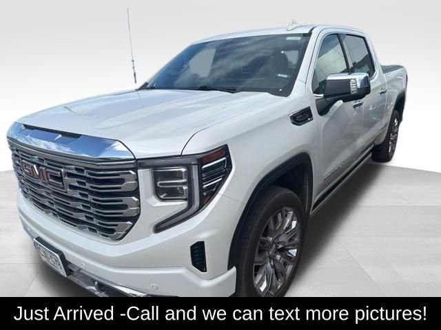 2022 GMC Sierra 4WD Crew Cab Short Box Denali's photo