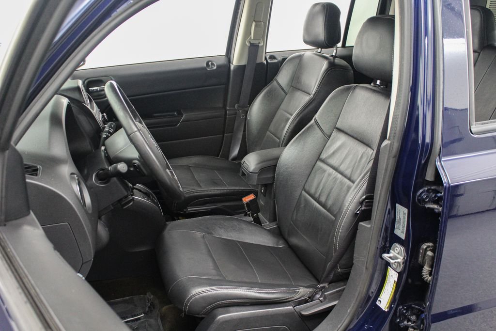 Used 2017 Blue Jeep Latitude image 21
