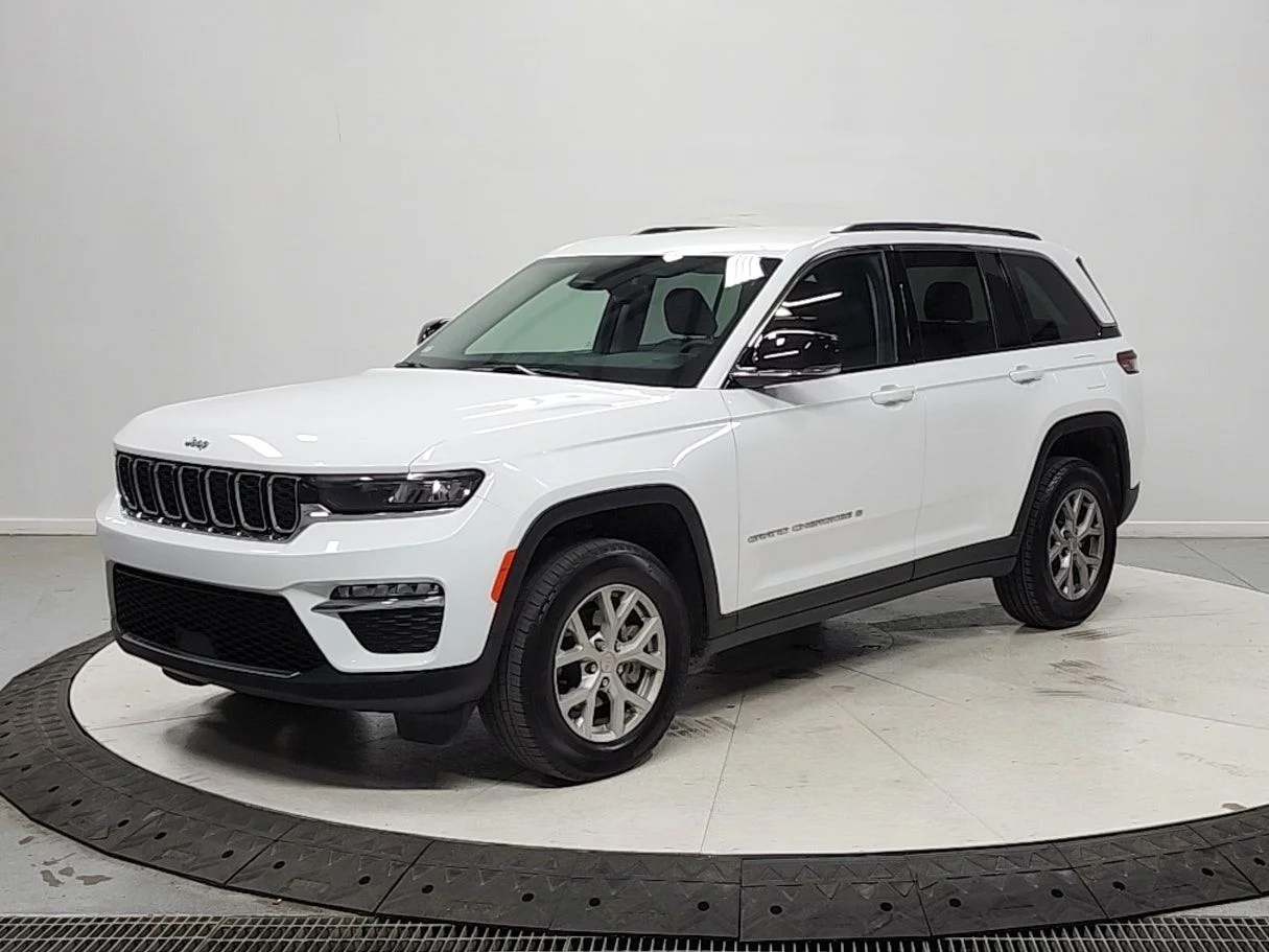 Used 2023 White Jeep Limited image 3