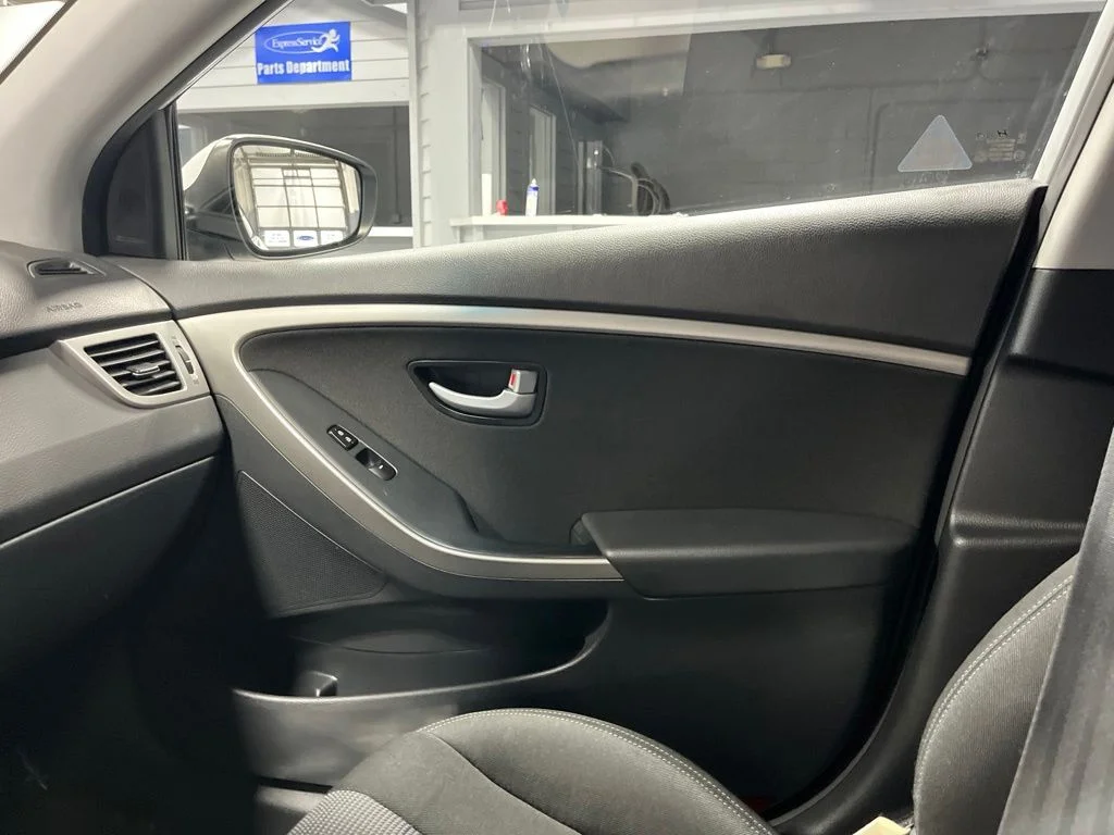 Used 2016 Silver Hyundai Base image 15