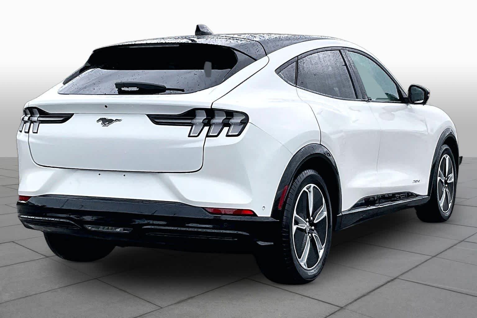 Used 2023 Star White Metallic Tri-Coat Ford Premium image 12