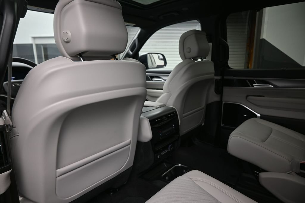 New 2026 High Gloss Black Exterior Paint Jeep Limited Reserve image 23