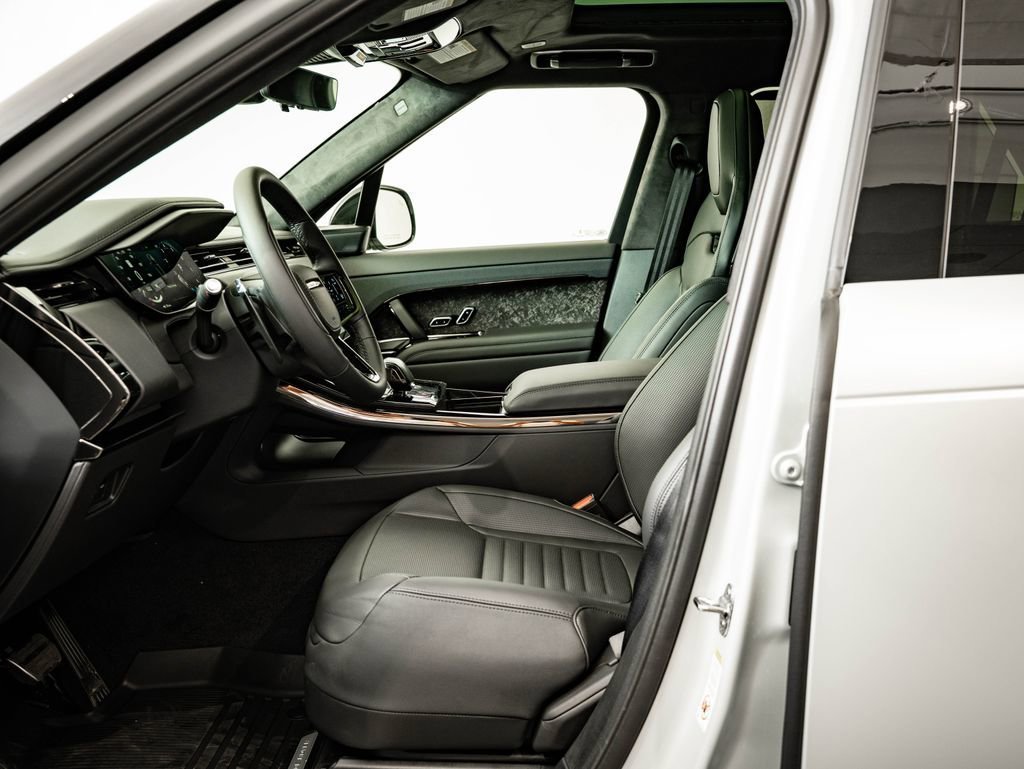 New 2026 Ethereal Frost Satin LAND ROVER  image 22