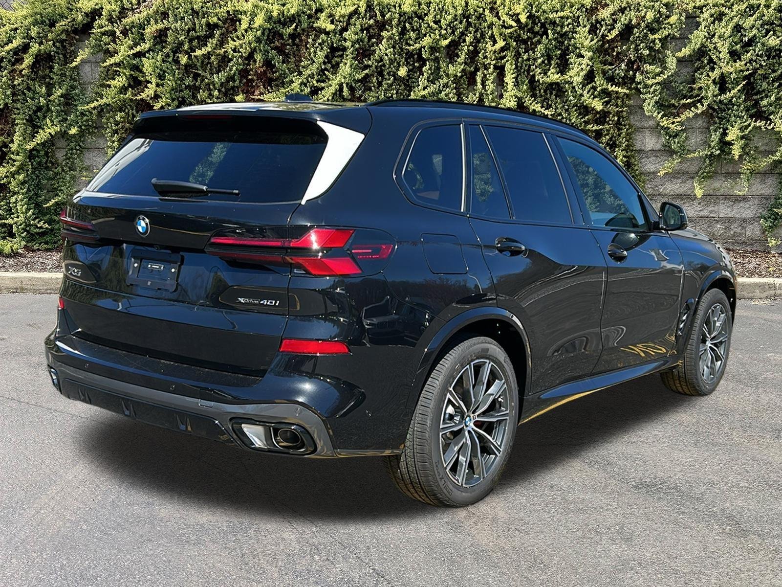 New 2026 Black Sapphire Metallic BMW xDrive40i image 4