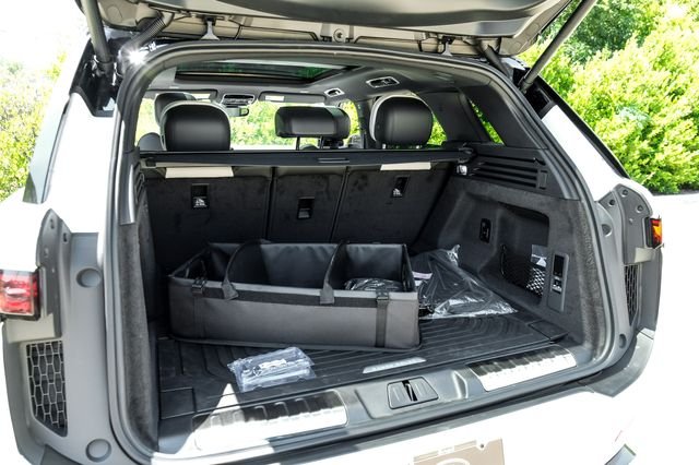 New 2026 Ostuni Pearl White Premium Metallic Land Rover Dynamic SE image 63
